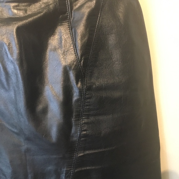 Preview size 10 mid length leather skirt. - Picture 6 of 16